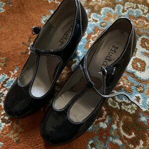 Mudd T-Strap Black Heels Women's Size 8